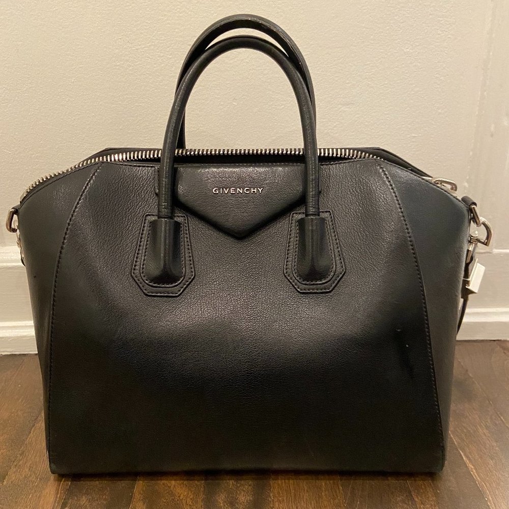 LIKE NEW! Givenchy Antigona Grained Calf Med Duffle Black